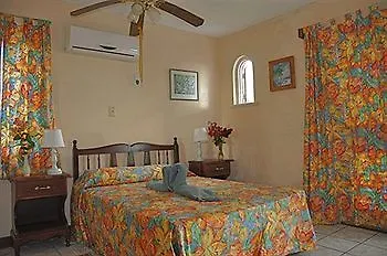 Carib Beach Apartments Negril 2*,  Jamajka