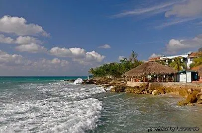 Carib Beach Apartments Negril 2*,  Giamaica